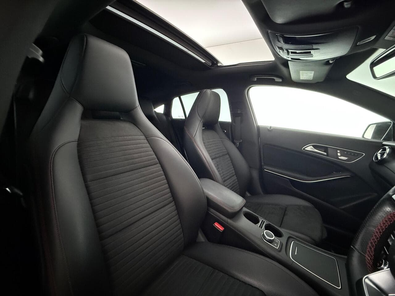 Mercedes-Benz CLA thumbnail Seat Driver