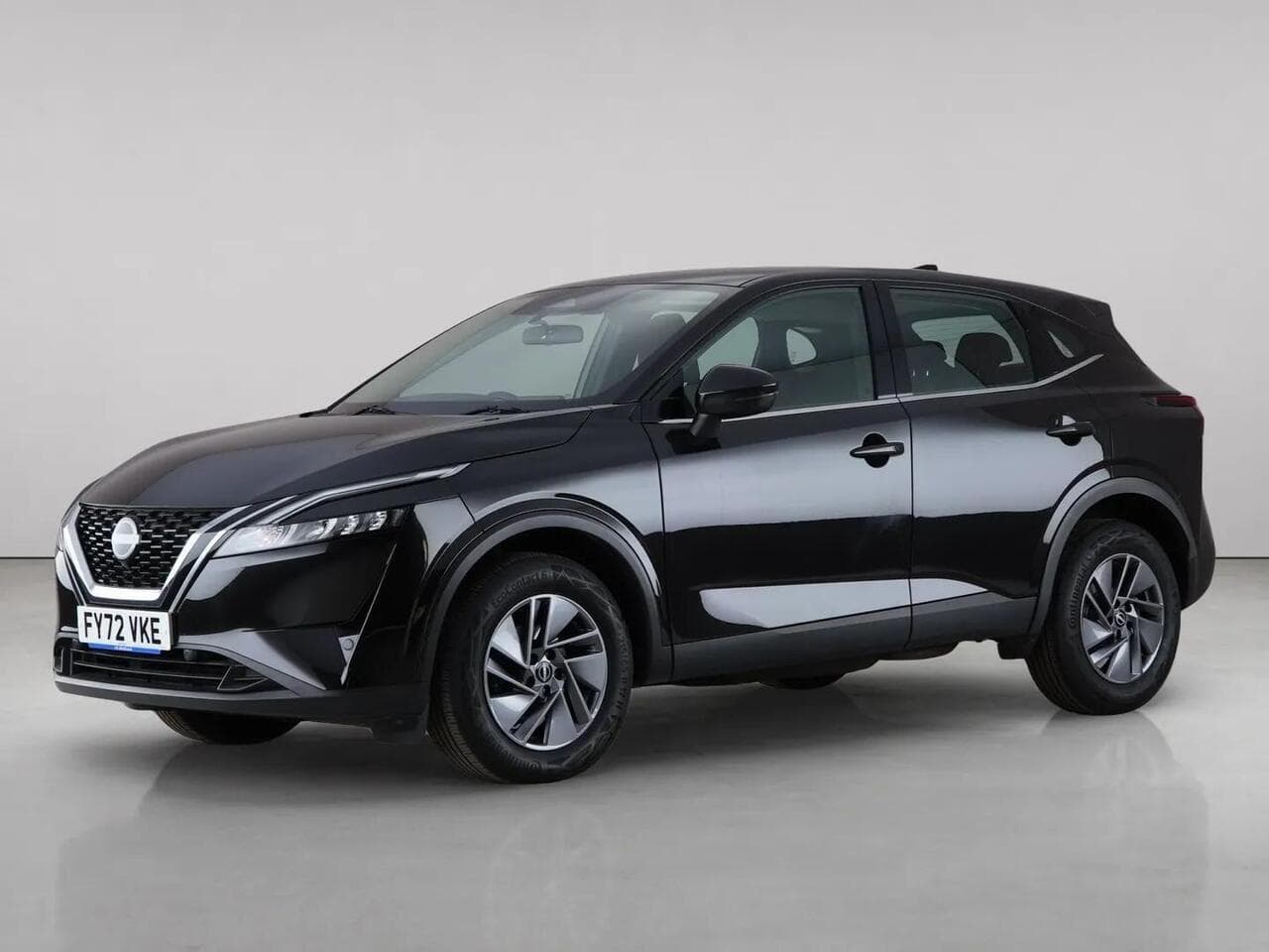 Nissan Qashqai thumbnail Front Left