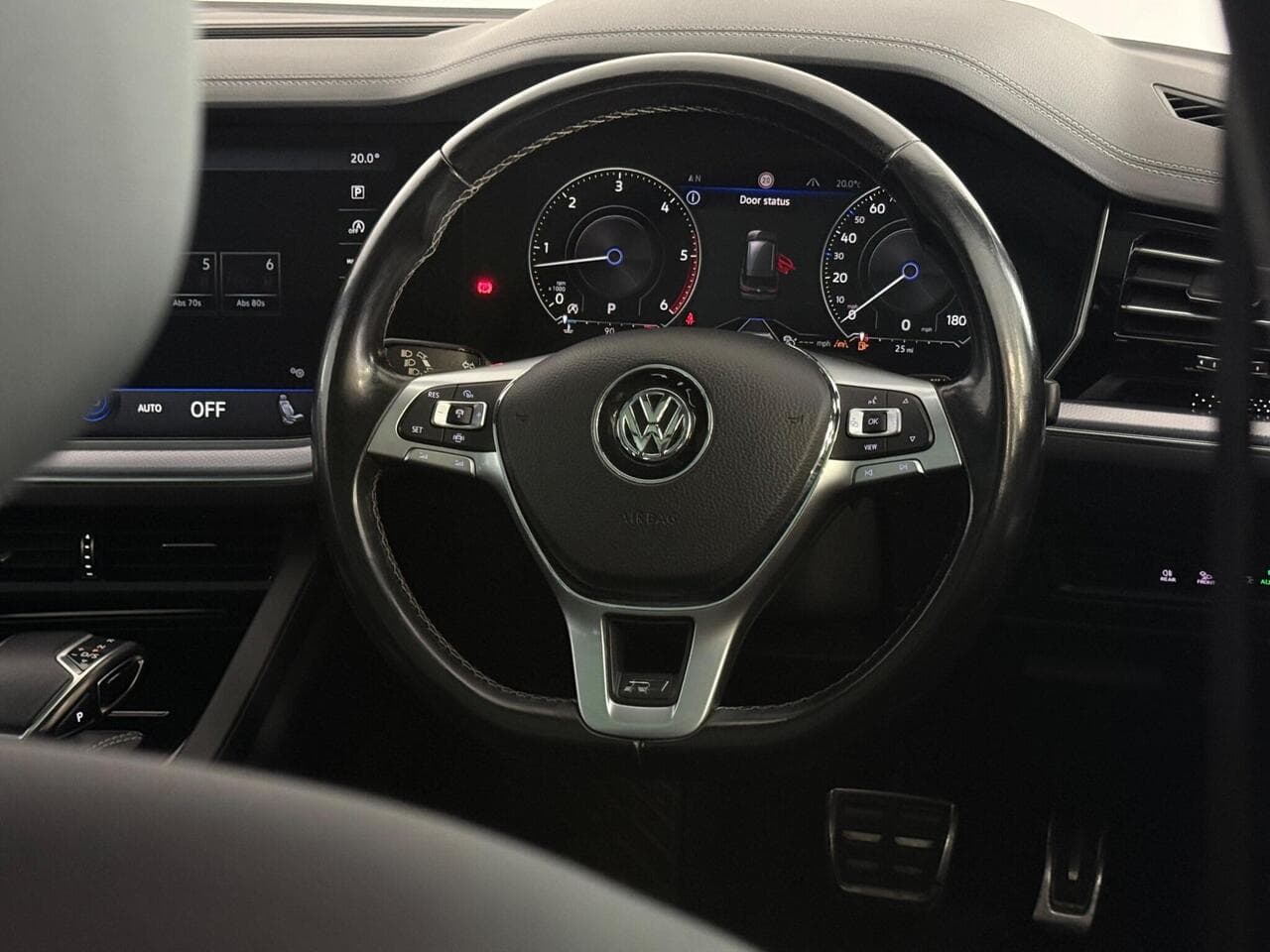 Volkswagen Touareg thumbnail Steering Wheel