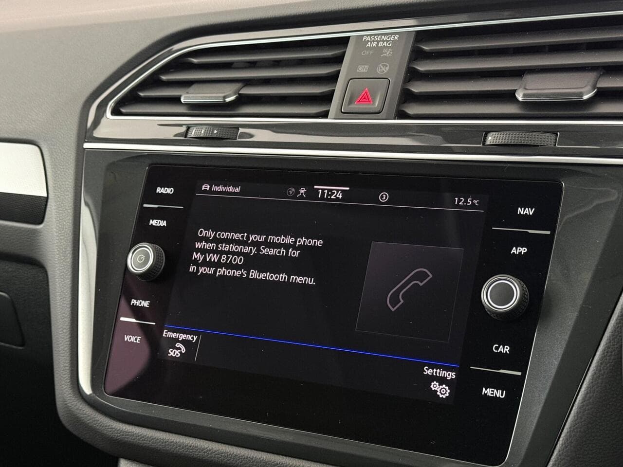 Volkswagen Tiguan thumbnail Infotainment System