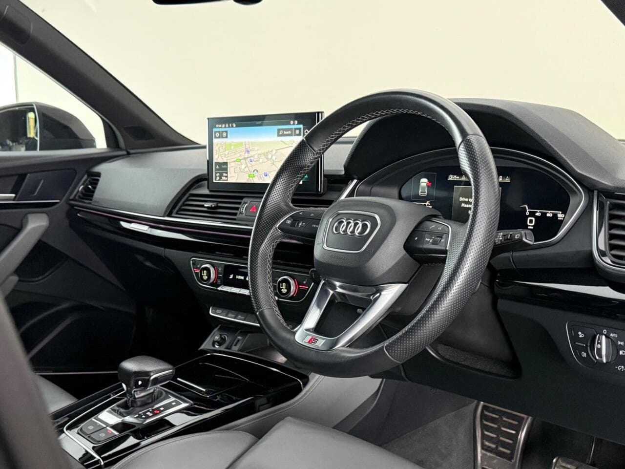 Audi Q5 thumbnail Interior Front
