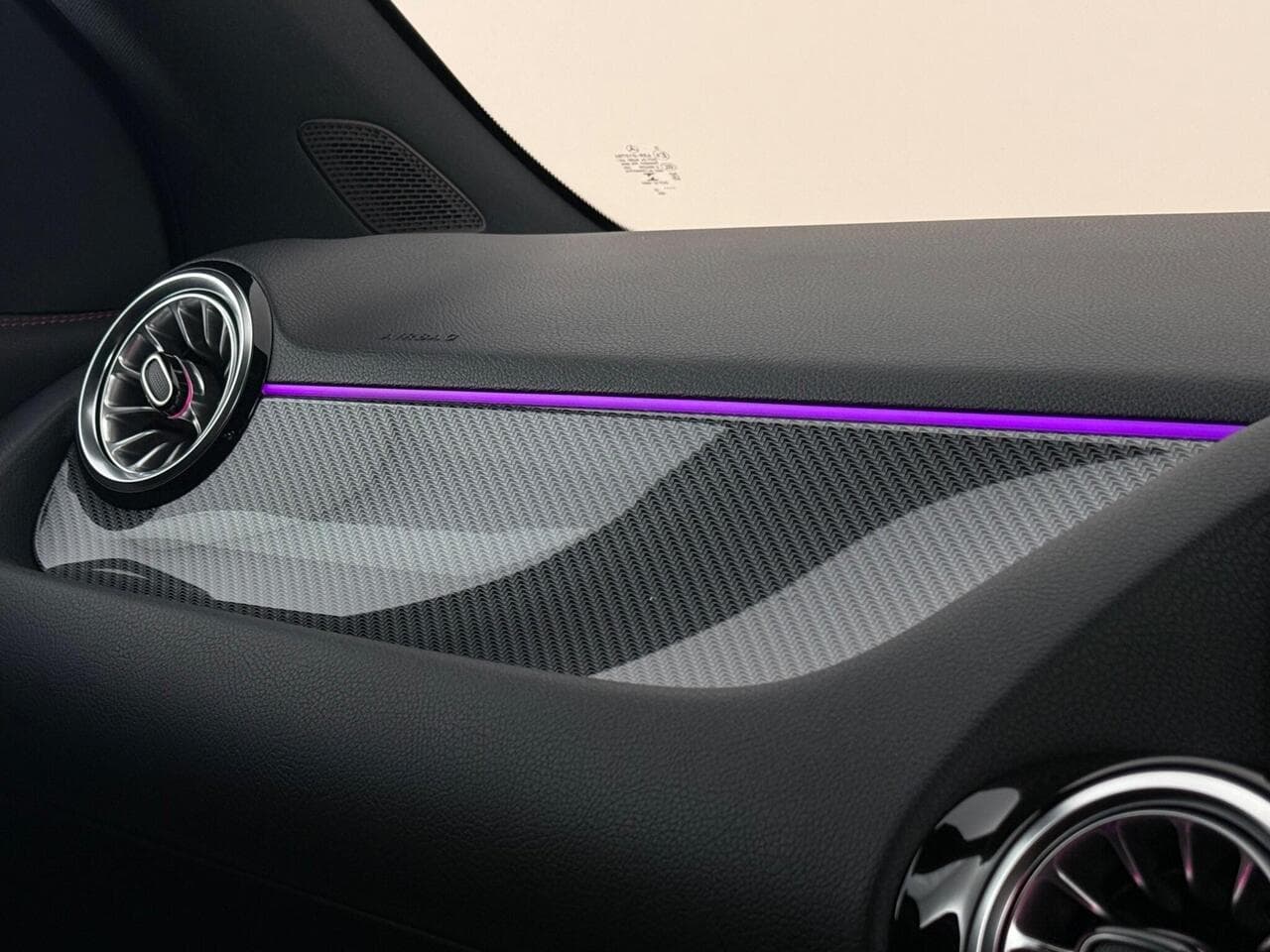 Mercedes-Benz GLA thumbnail Interior Front