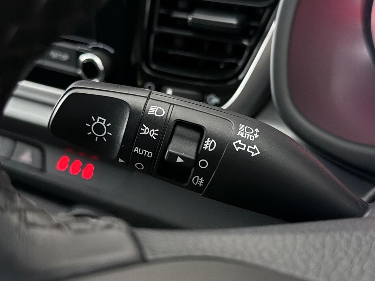 Kia Rio thumbnail Misc Controls