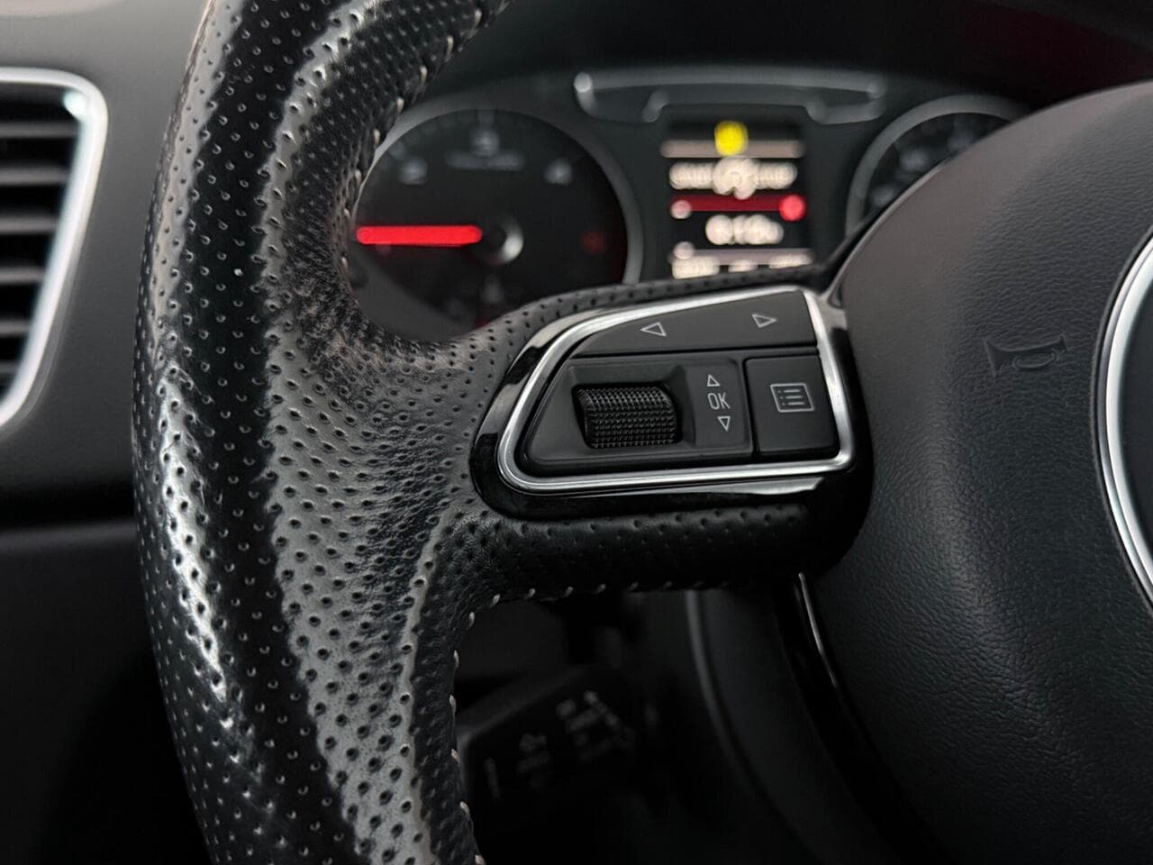 Audi Q3 thumbnail Misc Controls