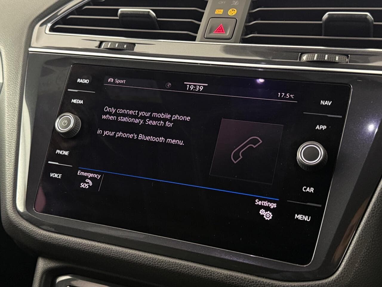 Volkswagen Tiguan Allspace thumbnail Infotainment System