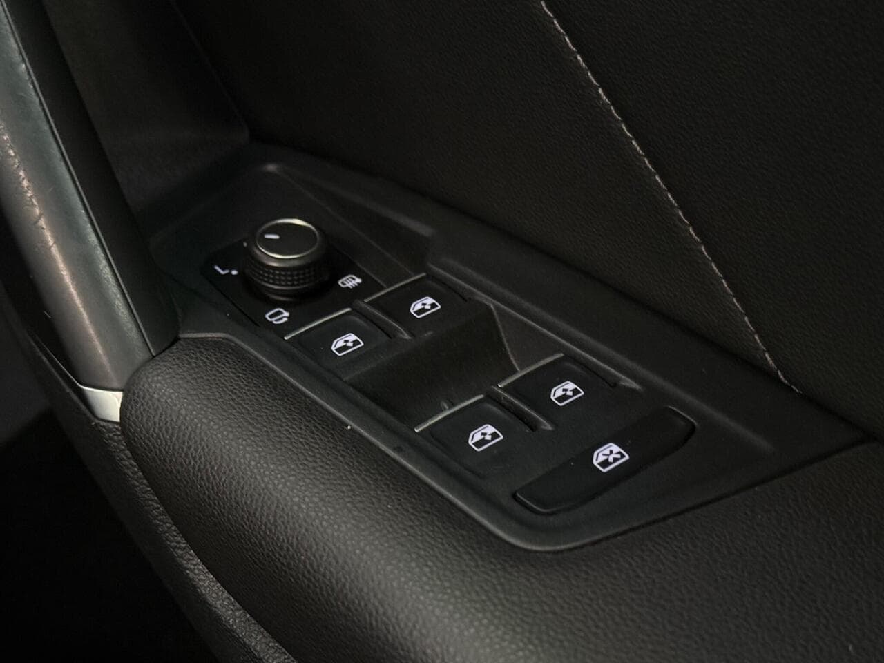 Volkswagen Tiguan thumbnail Misc Controls