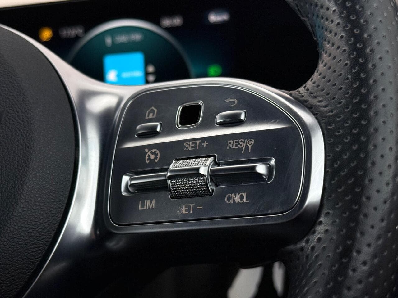 Mercedes-Benz B Class thumbnail Misc Controls