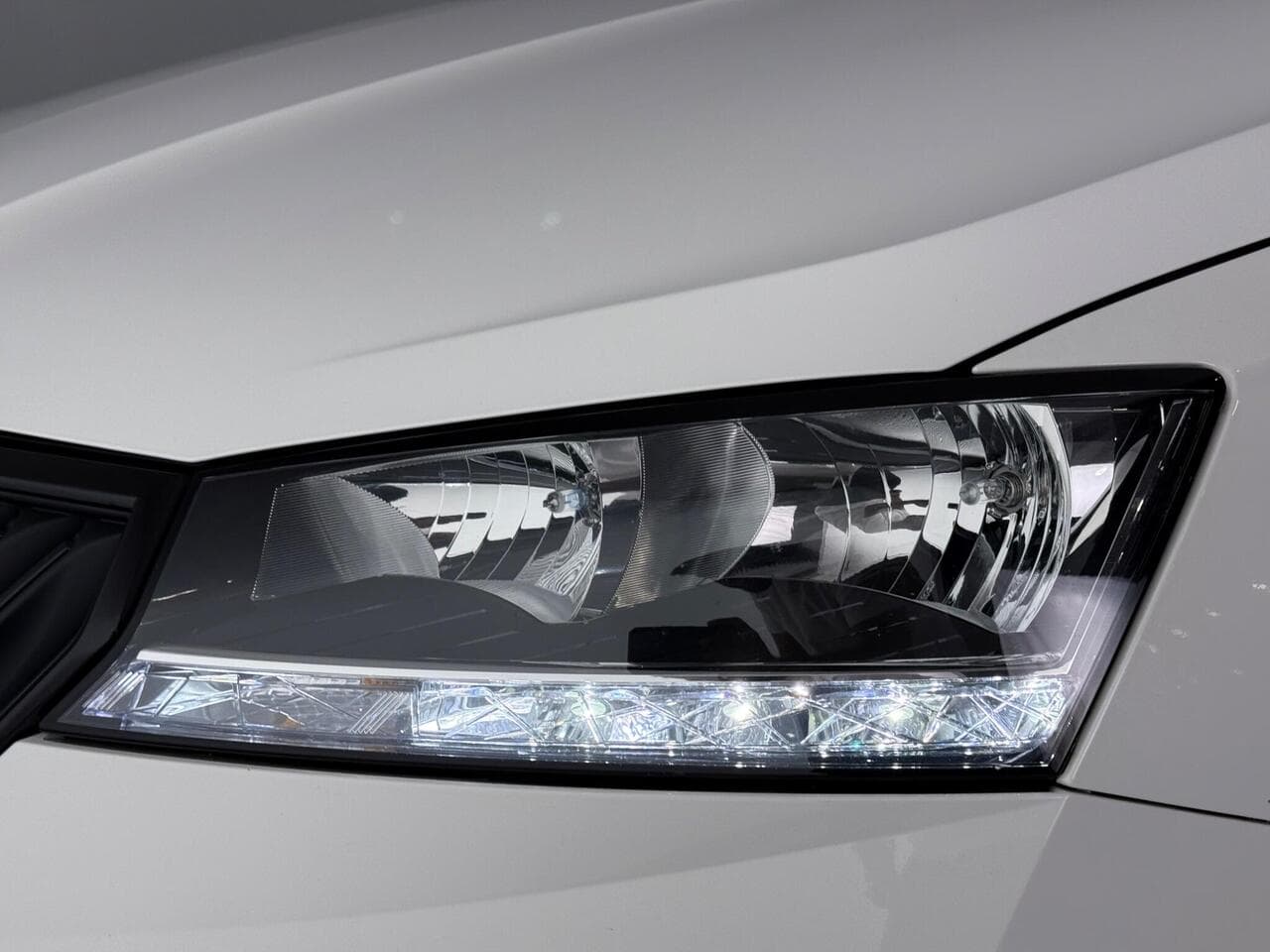 Skoda Fabia thumbnail Lights Front