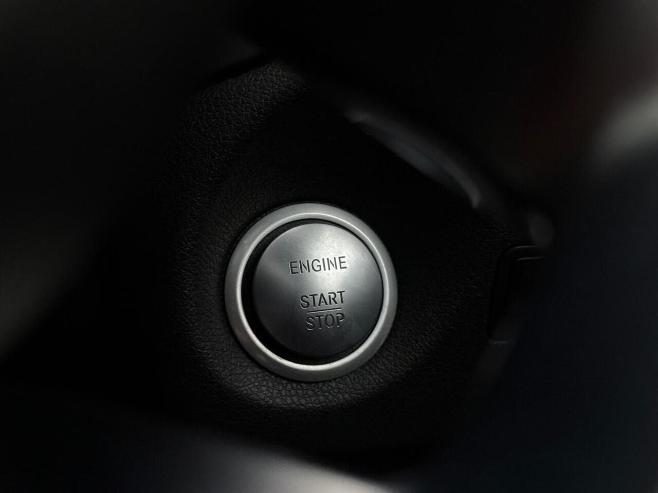 Mercedes-Benz GLA thumbnail Interior Front