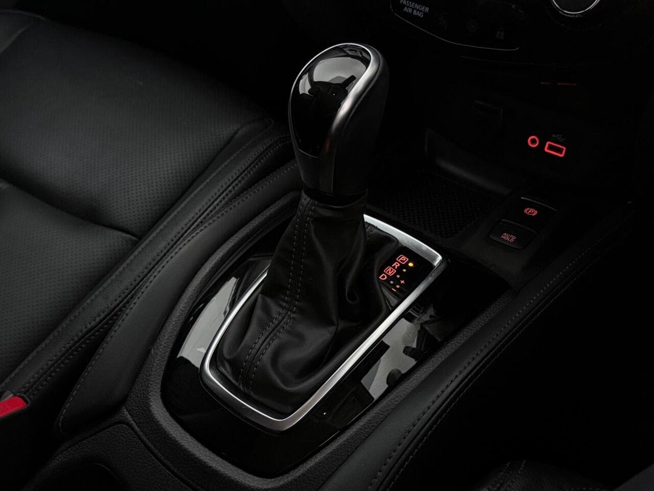 Nissan X-Trail thumbnail Interior Front