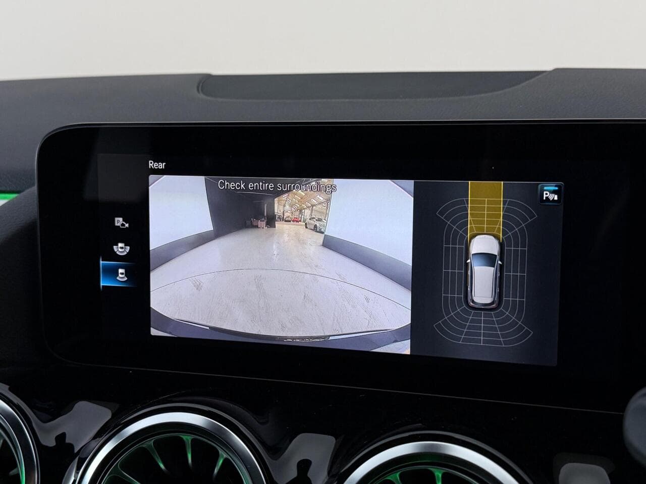 Mercedes-Benz B Class thumbnail Infotainment System