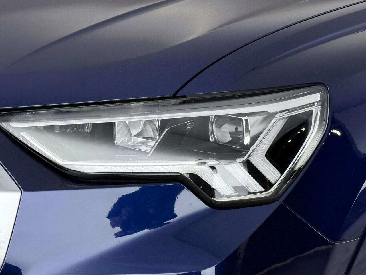 Audi Q3 thumbnail Lights Front