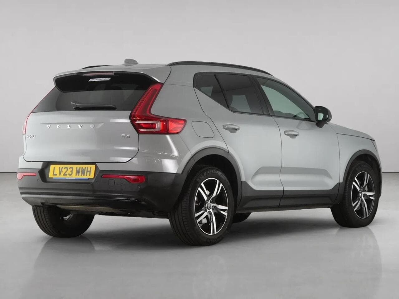 Volvo XC40 thumbnail Rear Right