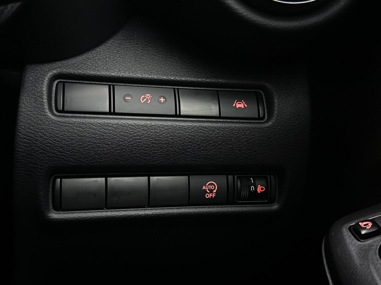 Nissan Juke thumbnail Misc Controls