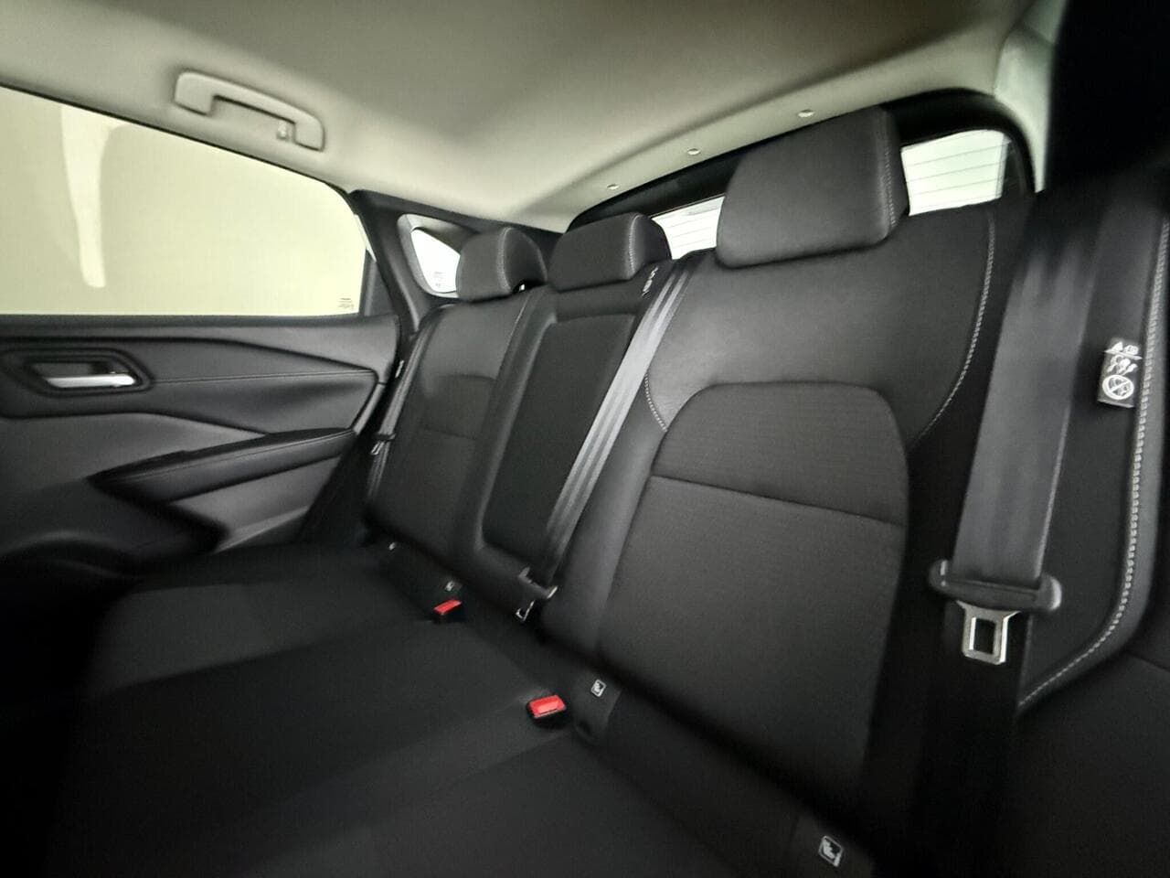 Nissan Qashqai thumbnail Seats Rear