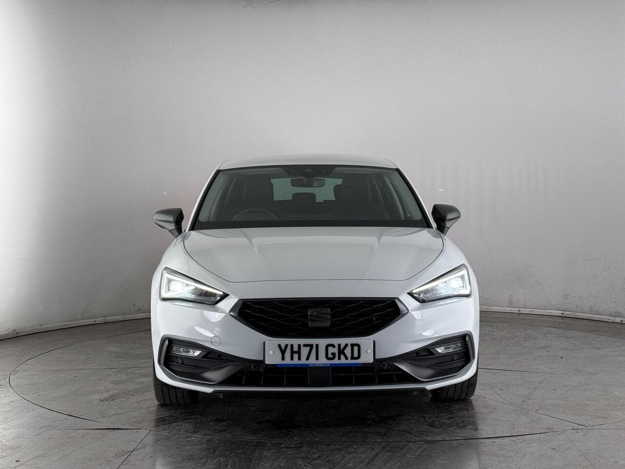 SEAT Leon thumbnail Front
