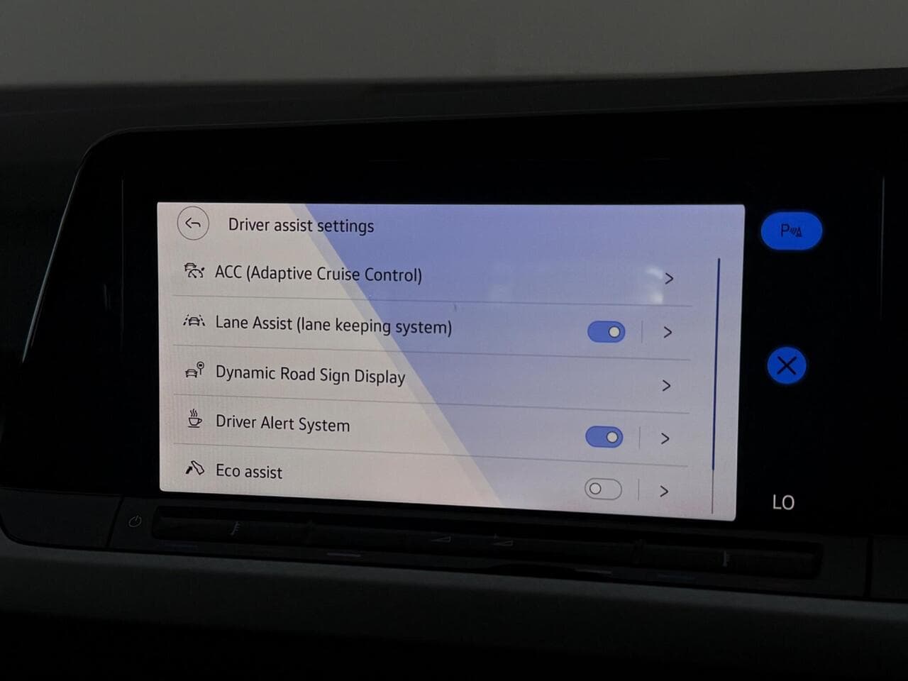 Volkswagen Golf thumbnail Infotainment System
