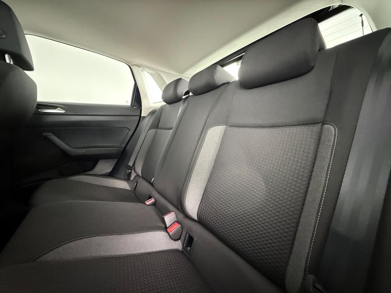 Volkswagen Polo thumbnail Seats Rear
