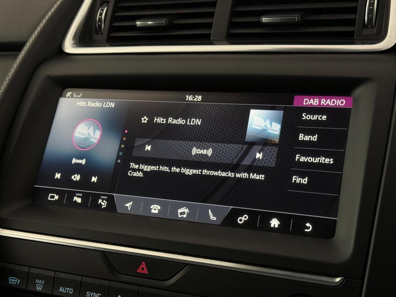 Jaguar E-PACE thumbnail Infotainment System