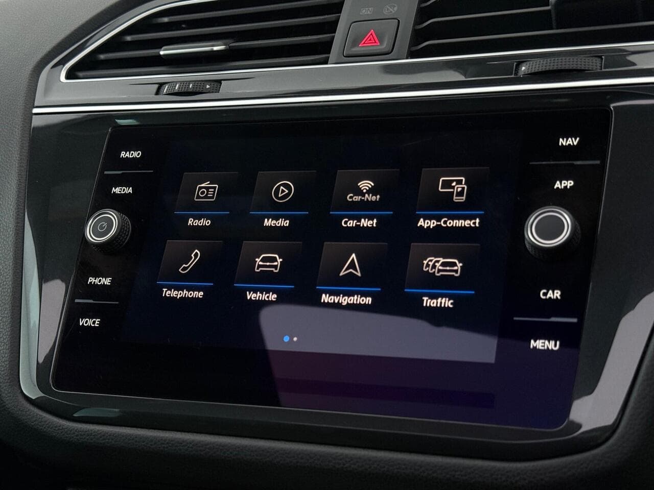 Volkswagen Tiguan thumbnail Infotainment System