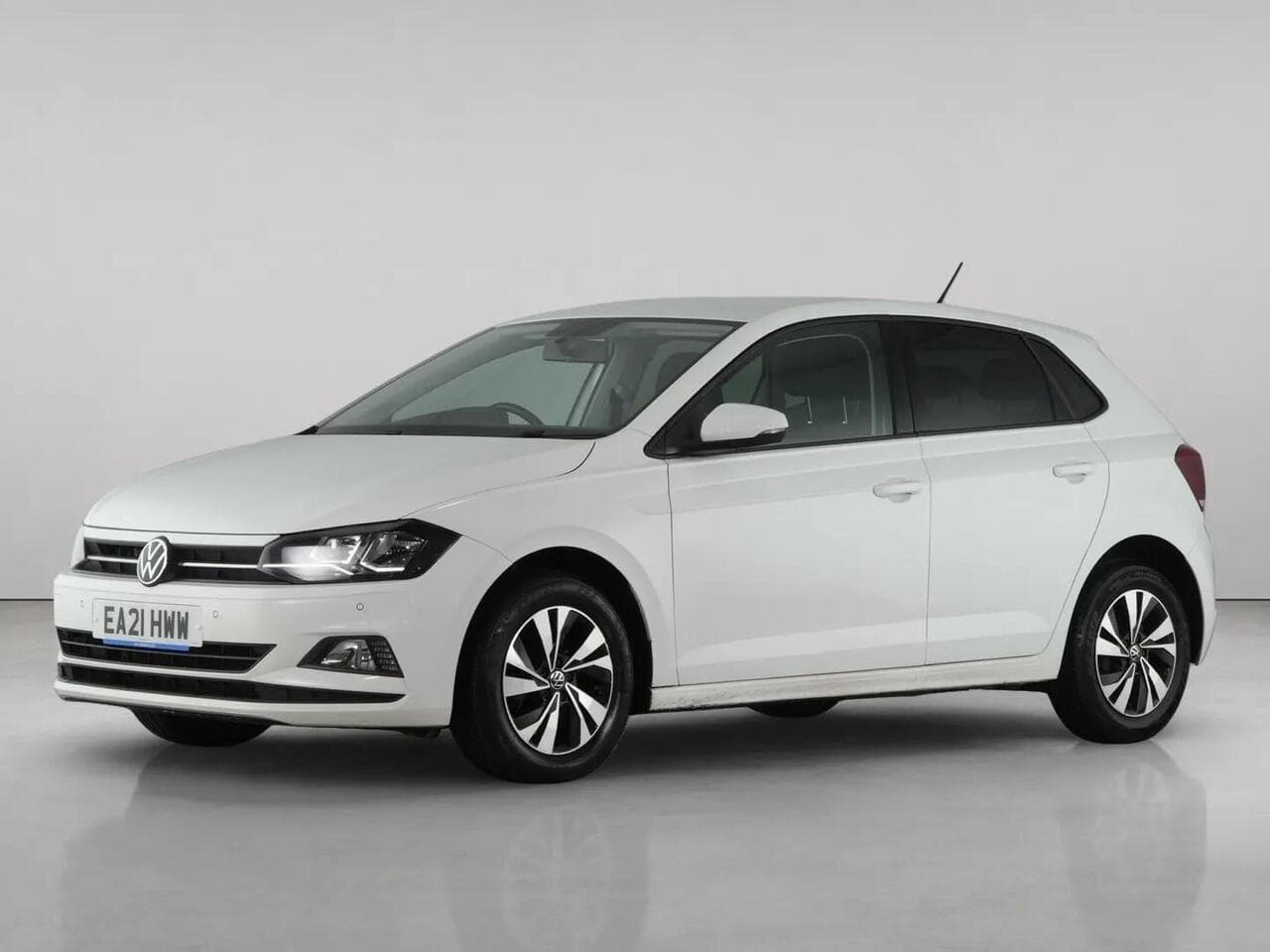 Volkswagen Polo thumbnail Front Left