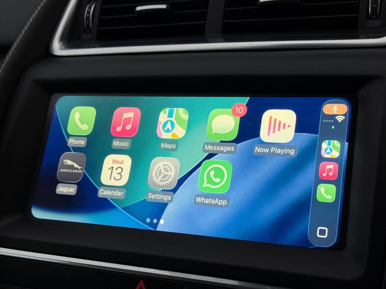 Jaguar E-PACE thumbnail Infotainment System