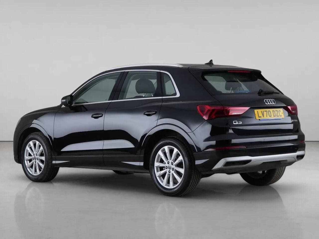 Audi Q3 thumbnail Rear Left