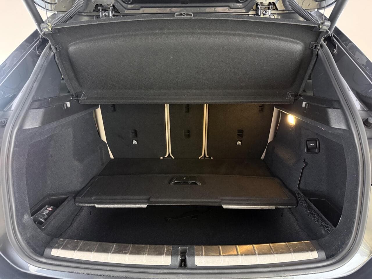 BMW X1 thumbnail Boot