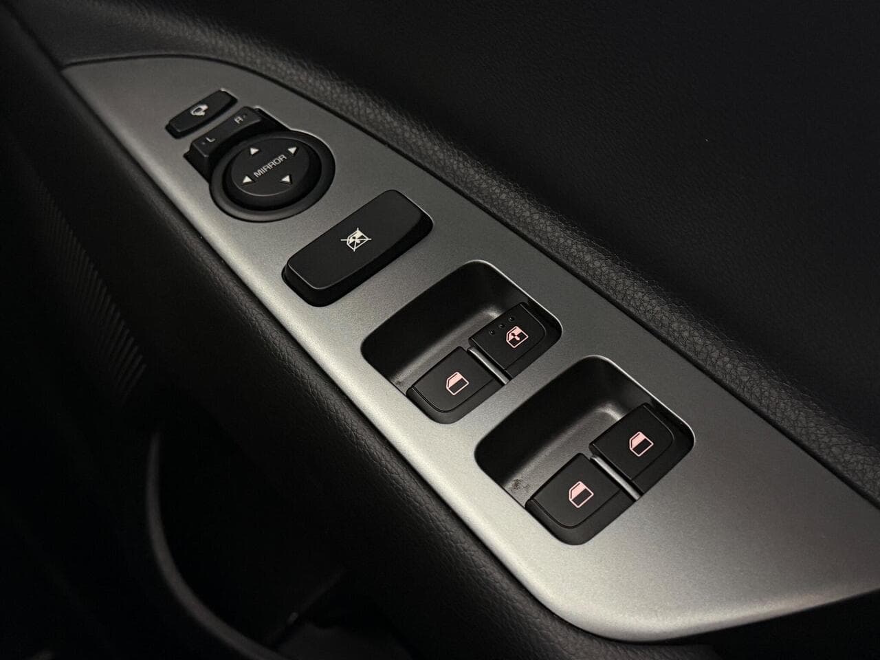 Kia Stonic thumbnail Misc Controls