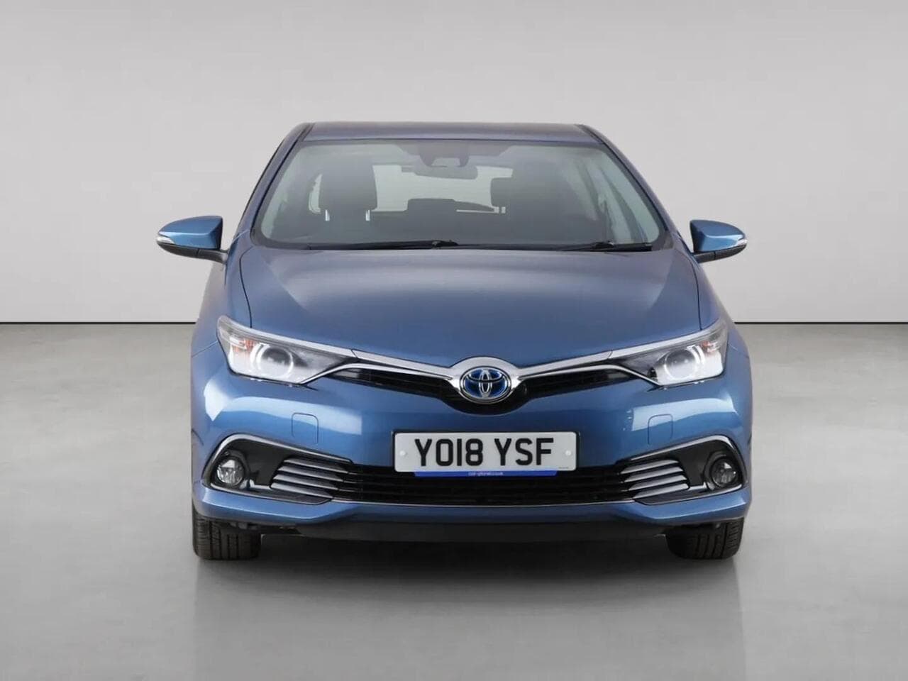 Toyota Auris thumbnail Front