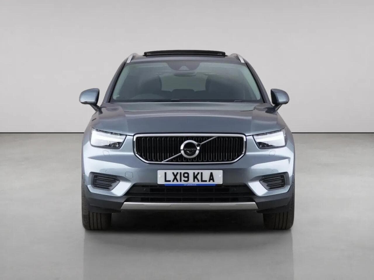 Volvo XC40 thumbnail Front