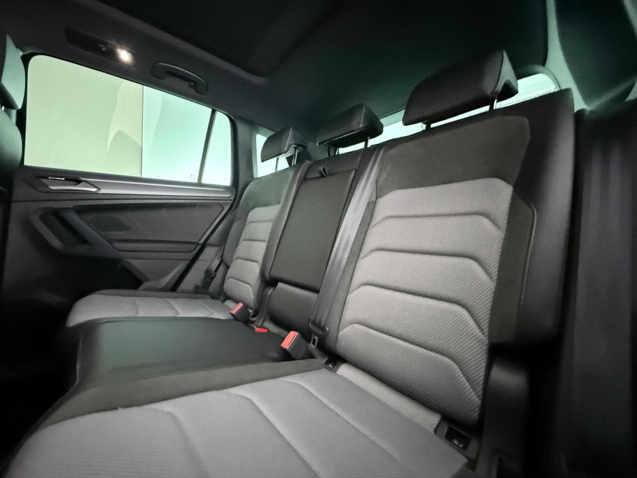 Volkswagen Tiguan thumbnail Seats Rear