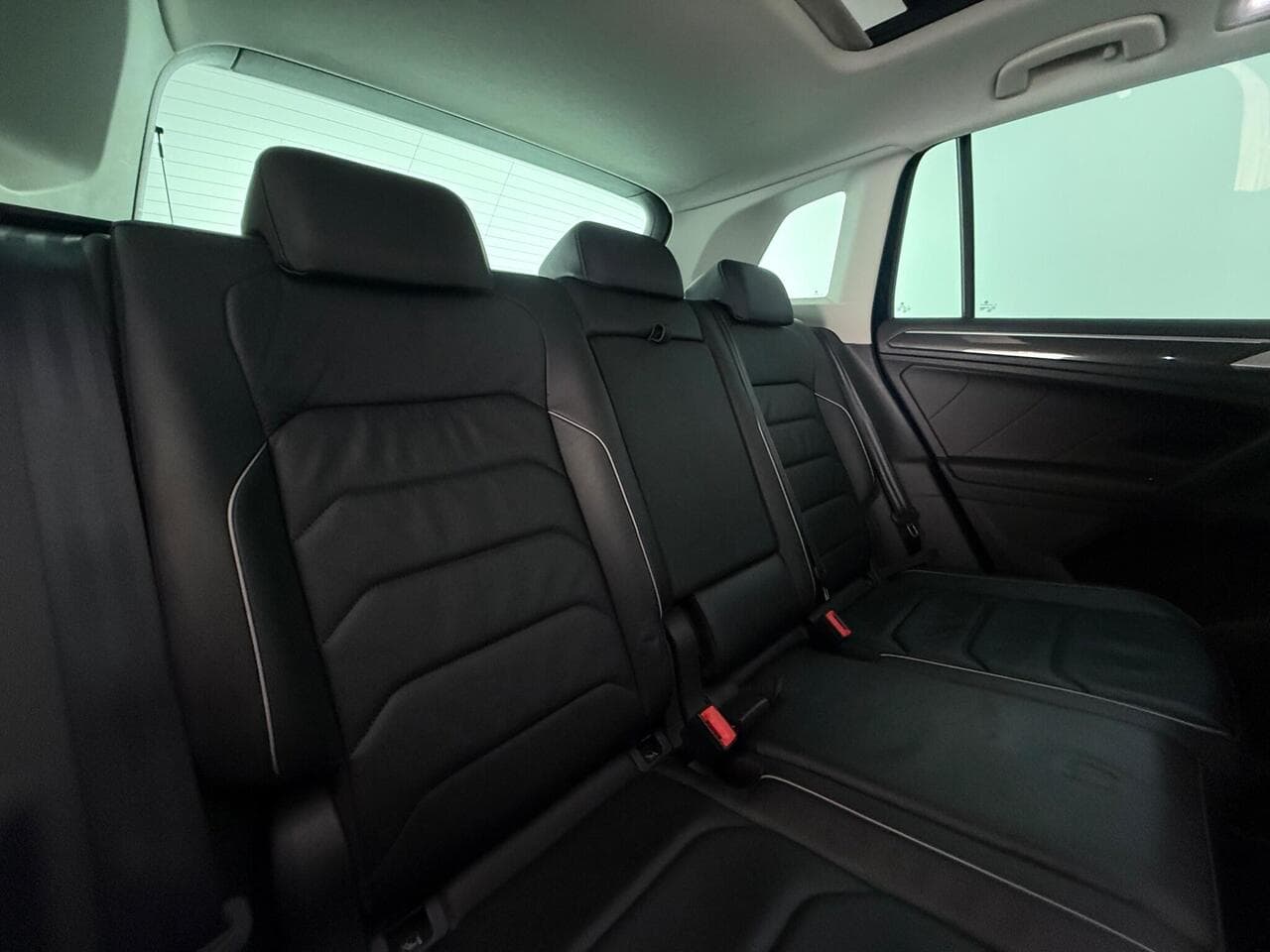 Volkswagen Tiguan thumbnail Seats Rear