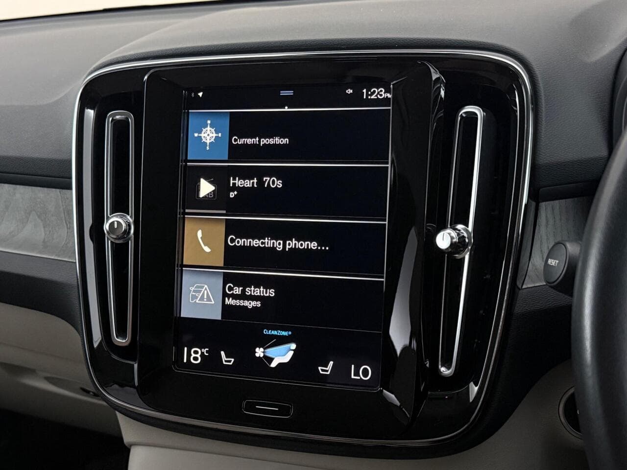 Volvo XC40 thumbnail Infotainment System