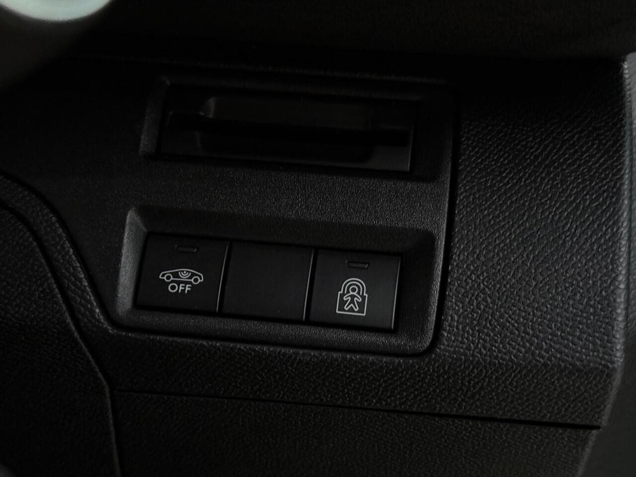 Peugeot 5008 thumbnail Misc Controls