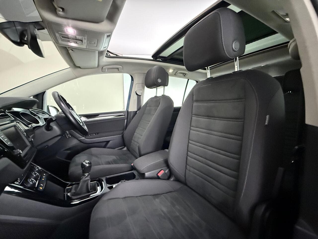 Volkswagen Touran thumbnail Seat Front Passenger