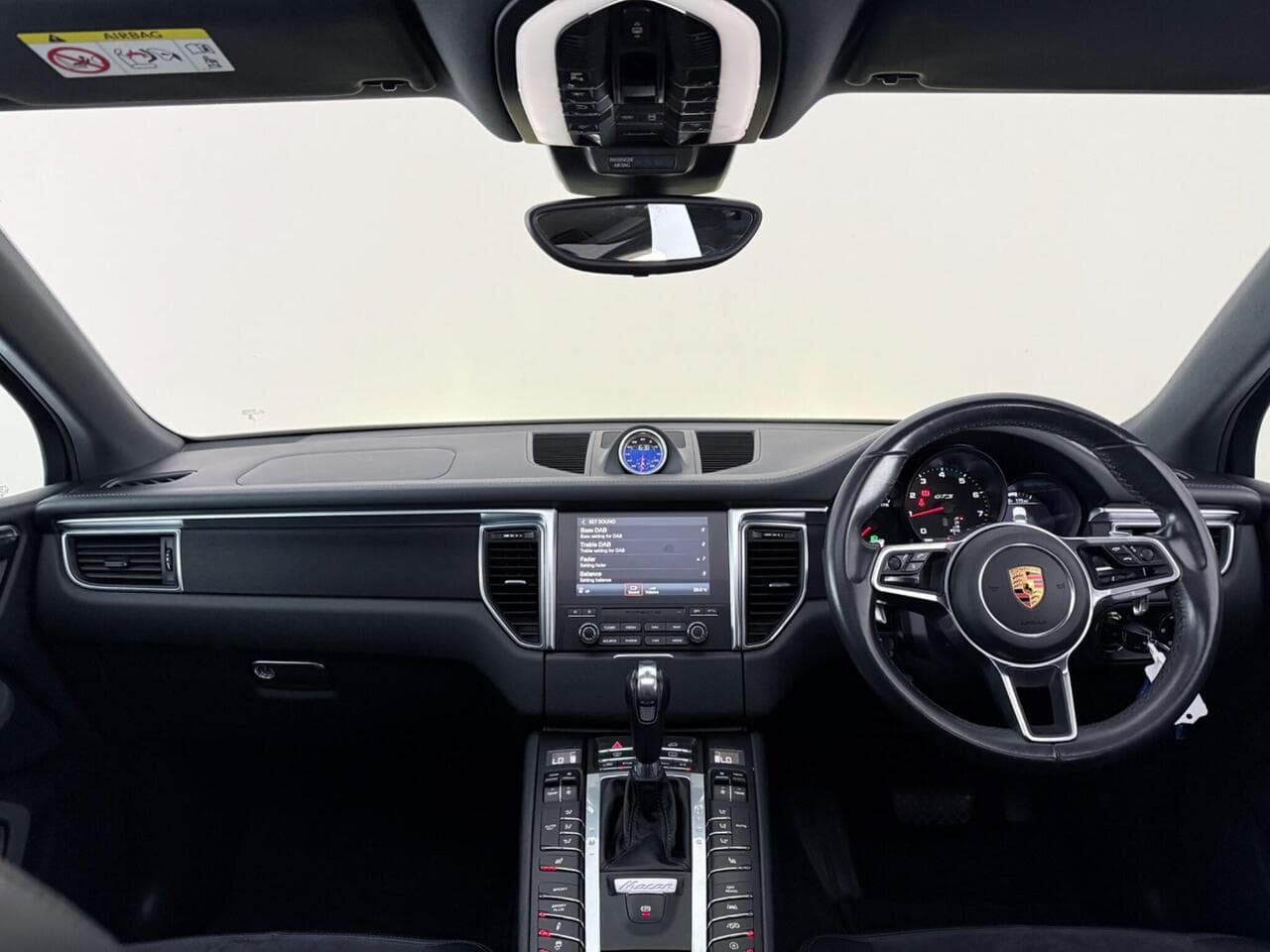 Porsche Macan thumbnail Interior Front