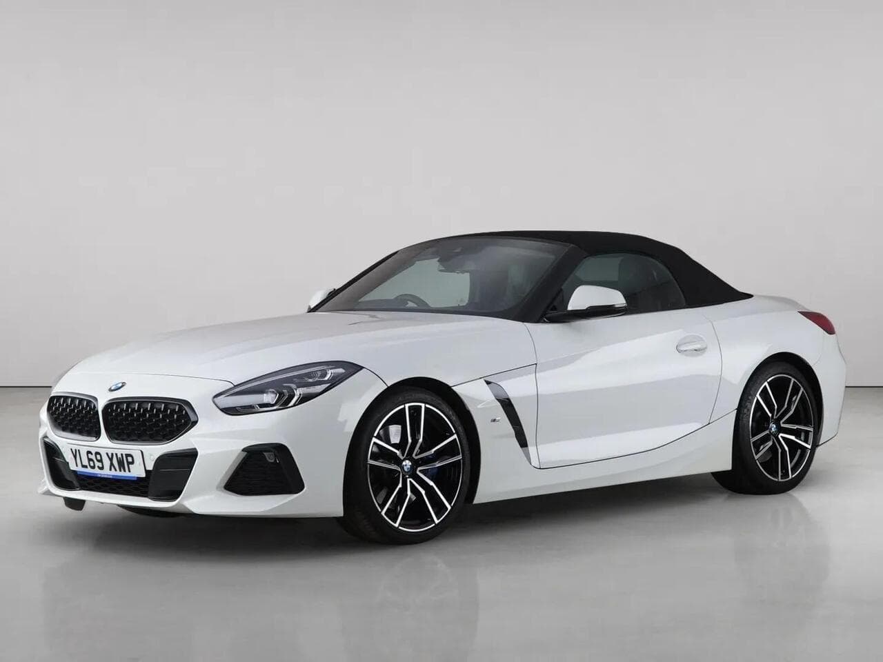 BMW Z4 thumbnail Front Left