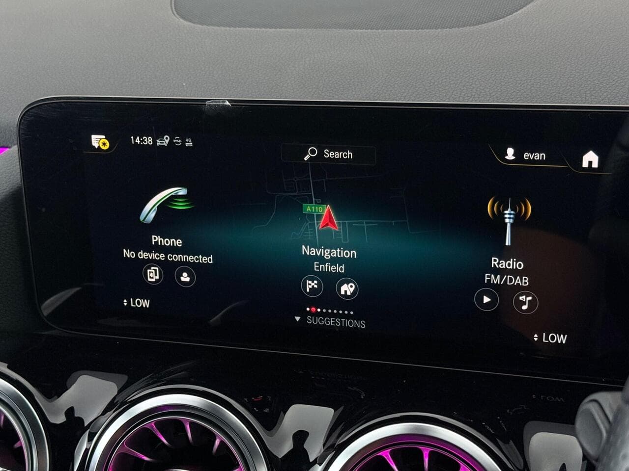 Mercedes-Benz GLA thumbnail Infotainment System