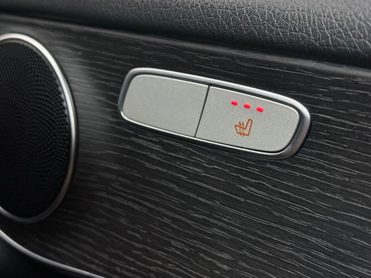 Mercedes-Benz GLC thumbnail Misc Controls