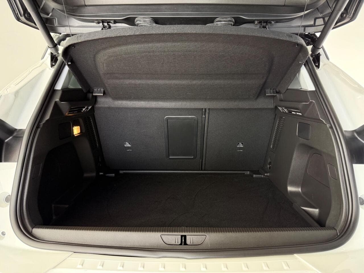 Vauxhall Grandland thumbnail Boot