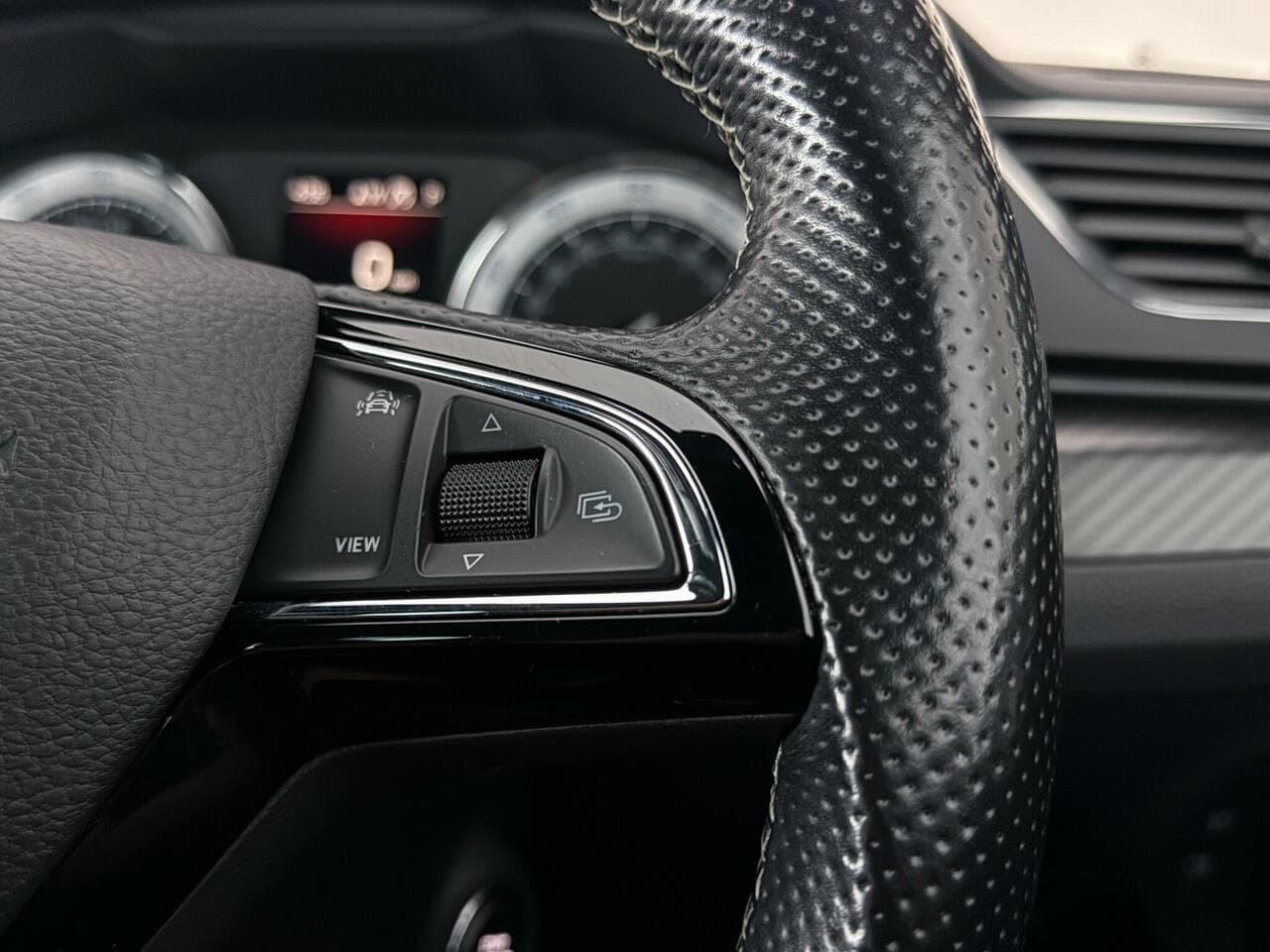 Skoda Superb thumbnail Misc Controls