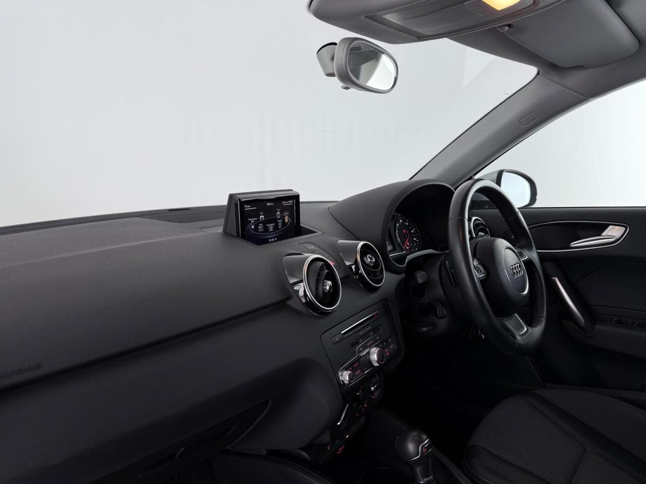 Audi A1 thumbnail Interior Front