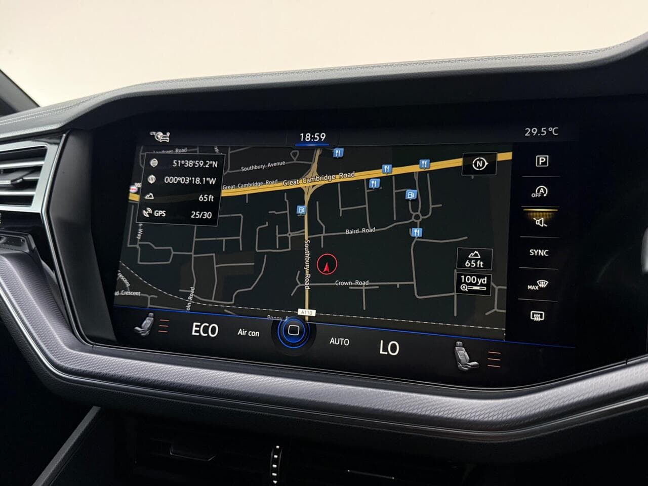 Volkswagen Touareg thumbnail Infotainment System