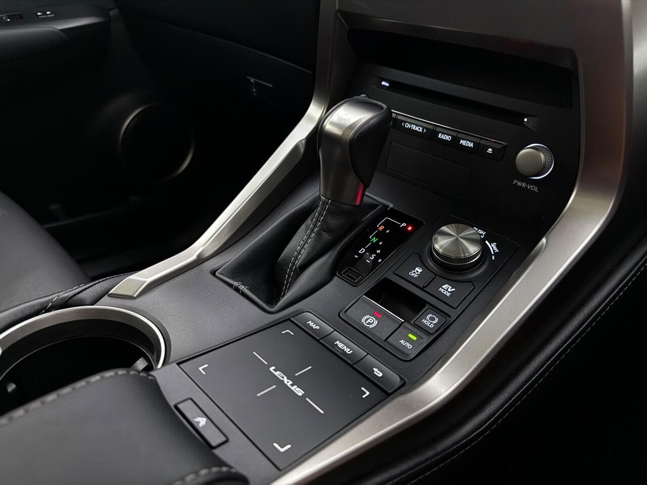 Lexus NX thumbnail Interior Front
