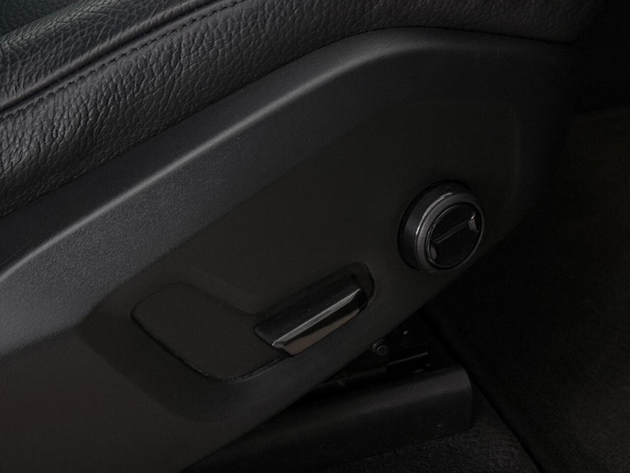 Volvo XC60 thumbnail Misc Controls