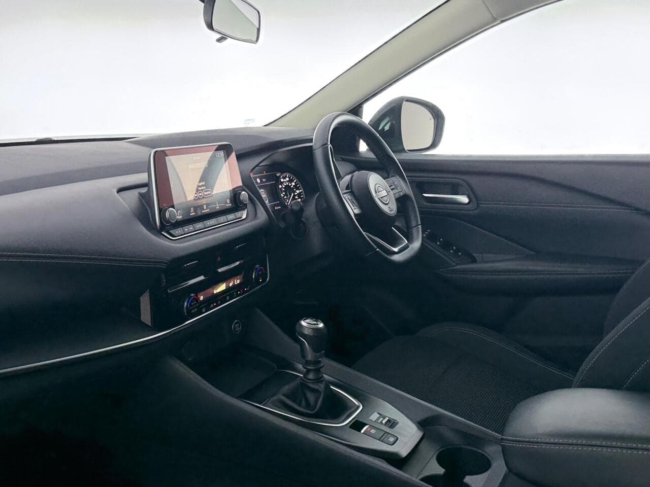 Nissan Qashqai thumbnail Interior Front