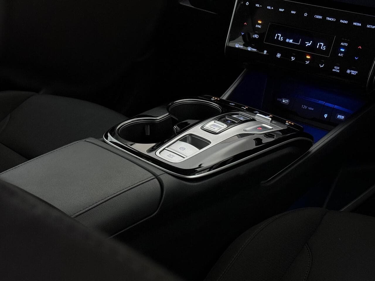 Hyundai TUCSON thumbnail Interior Front
