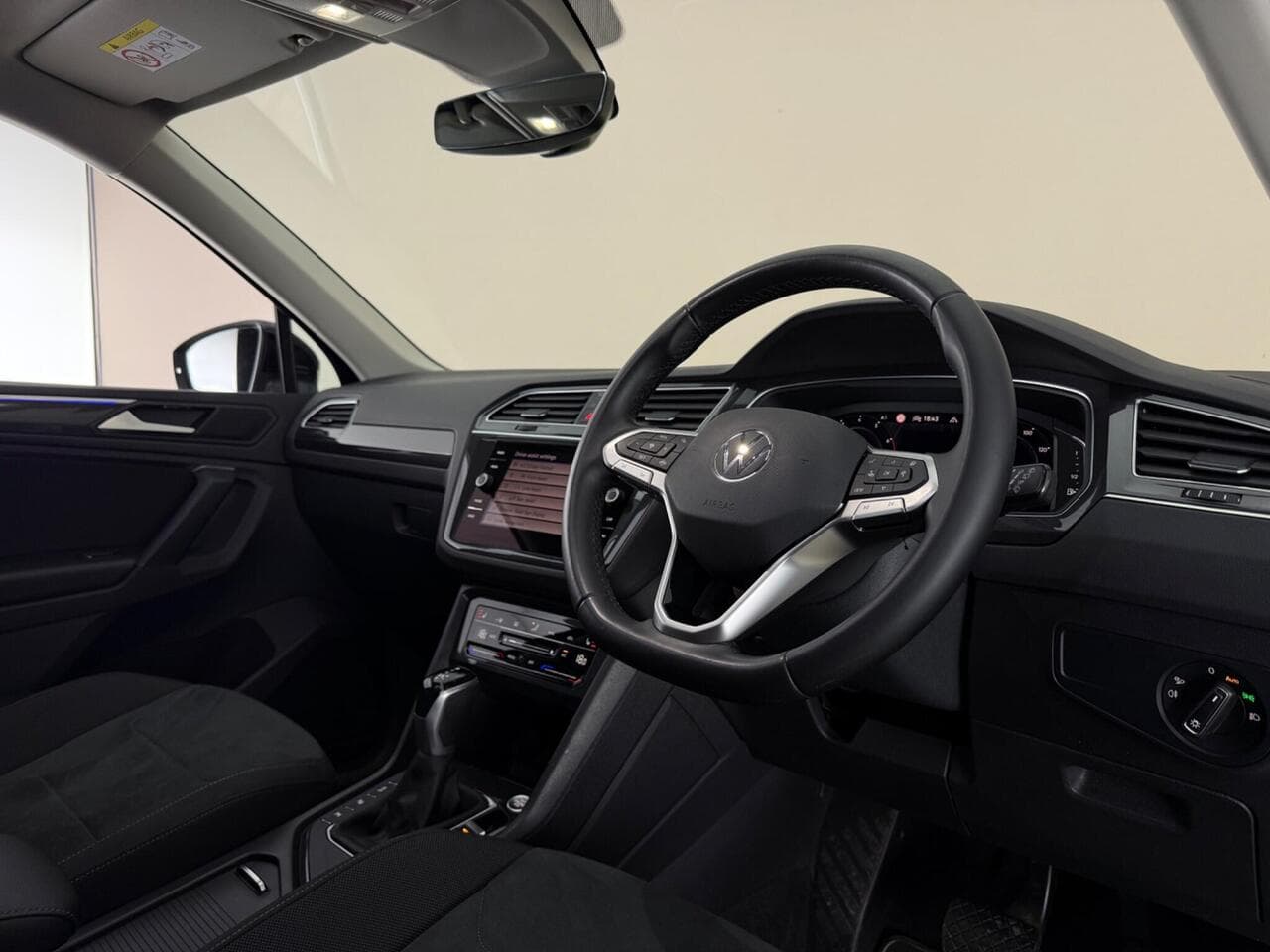 Volkswagen Tiguan thumbnail Interior Front