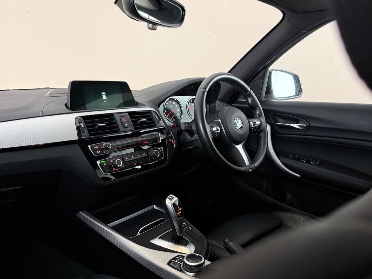 BMW 1 Series thumbnail Interior Front